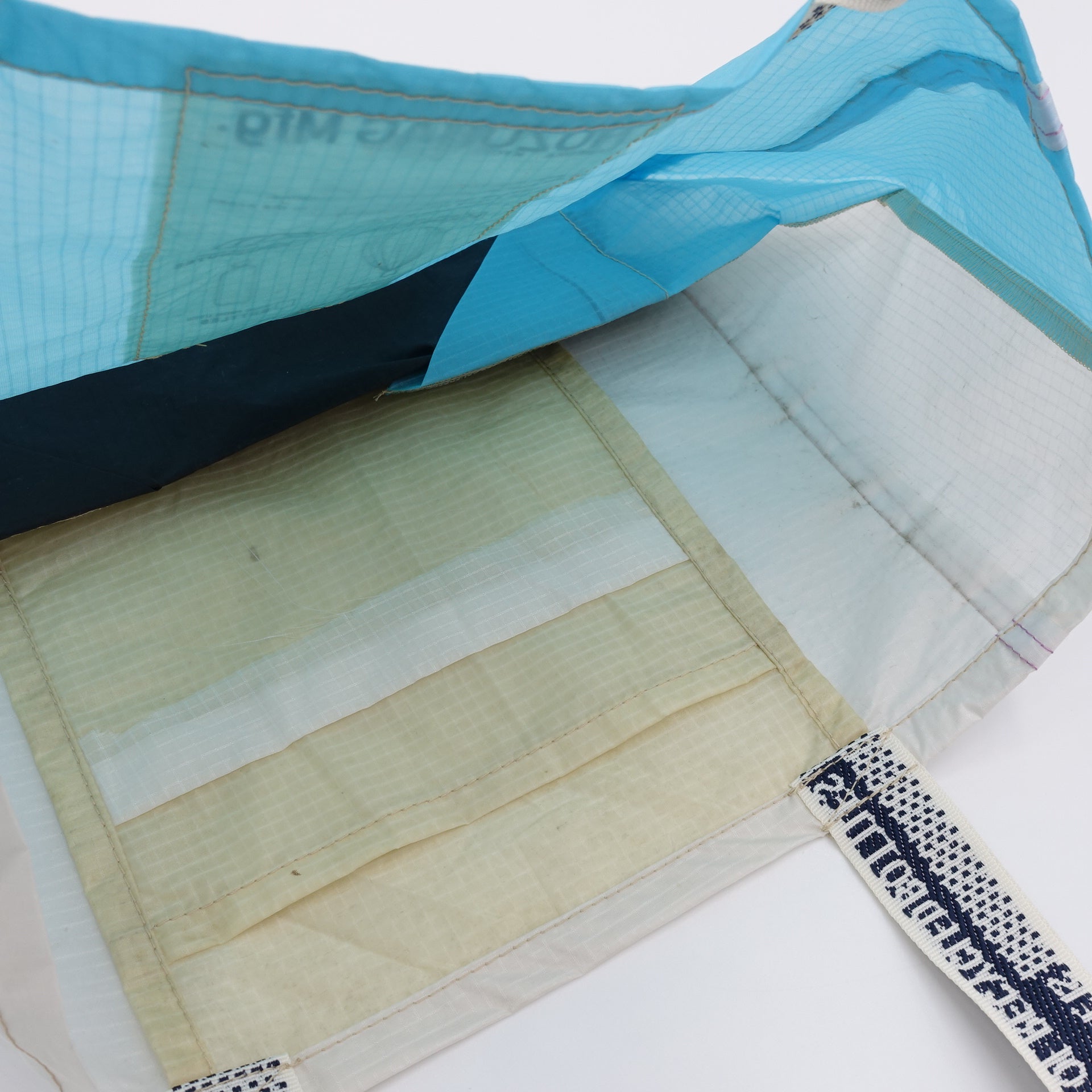 EXCLUSIVE CUT_TOTE M