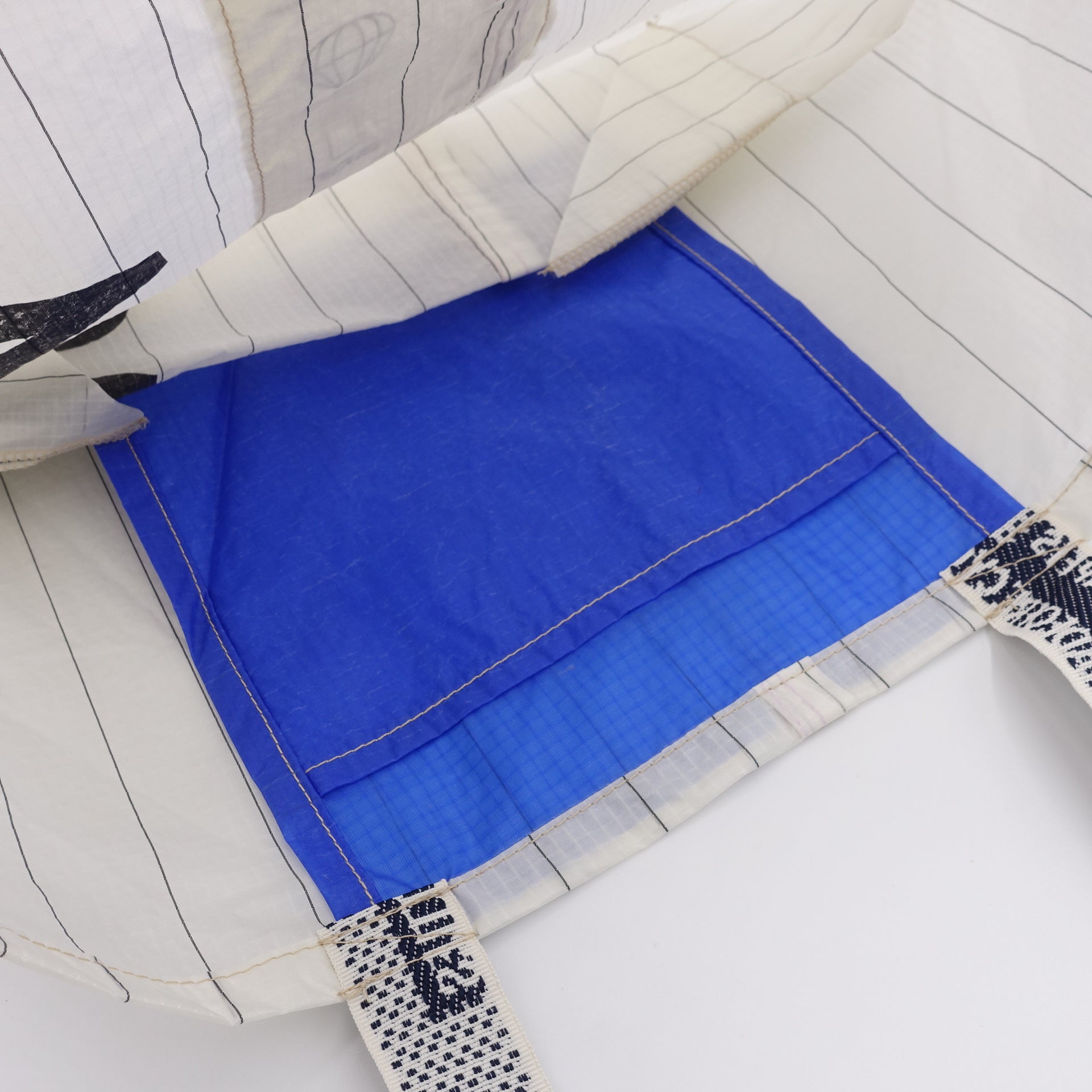 EXCLUSIVE CUT_TOTE M