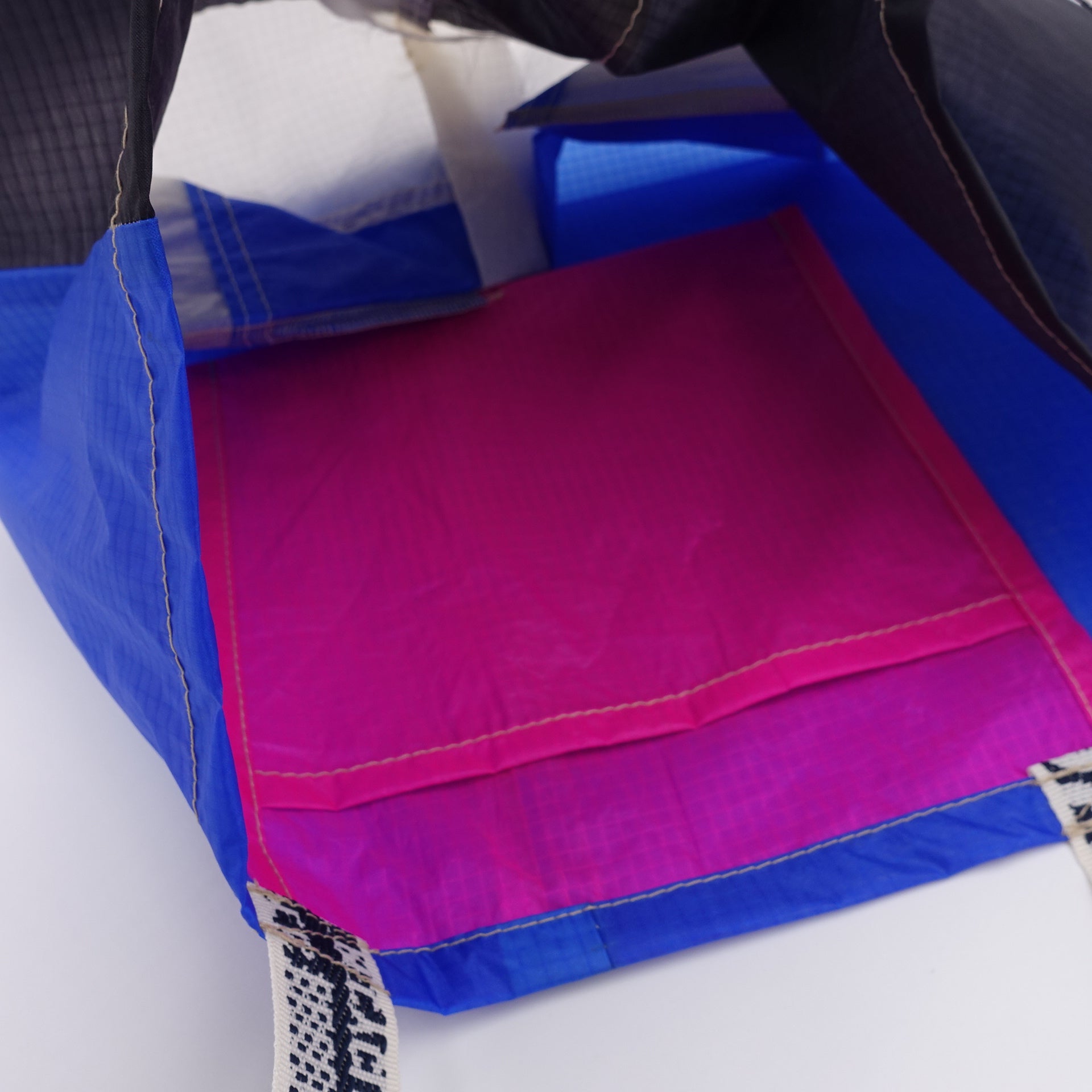 EXCLUSIVE CUT_TOTE M