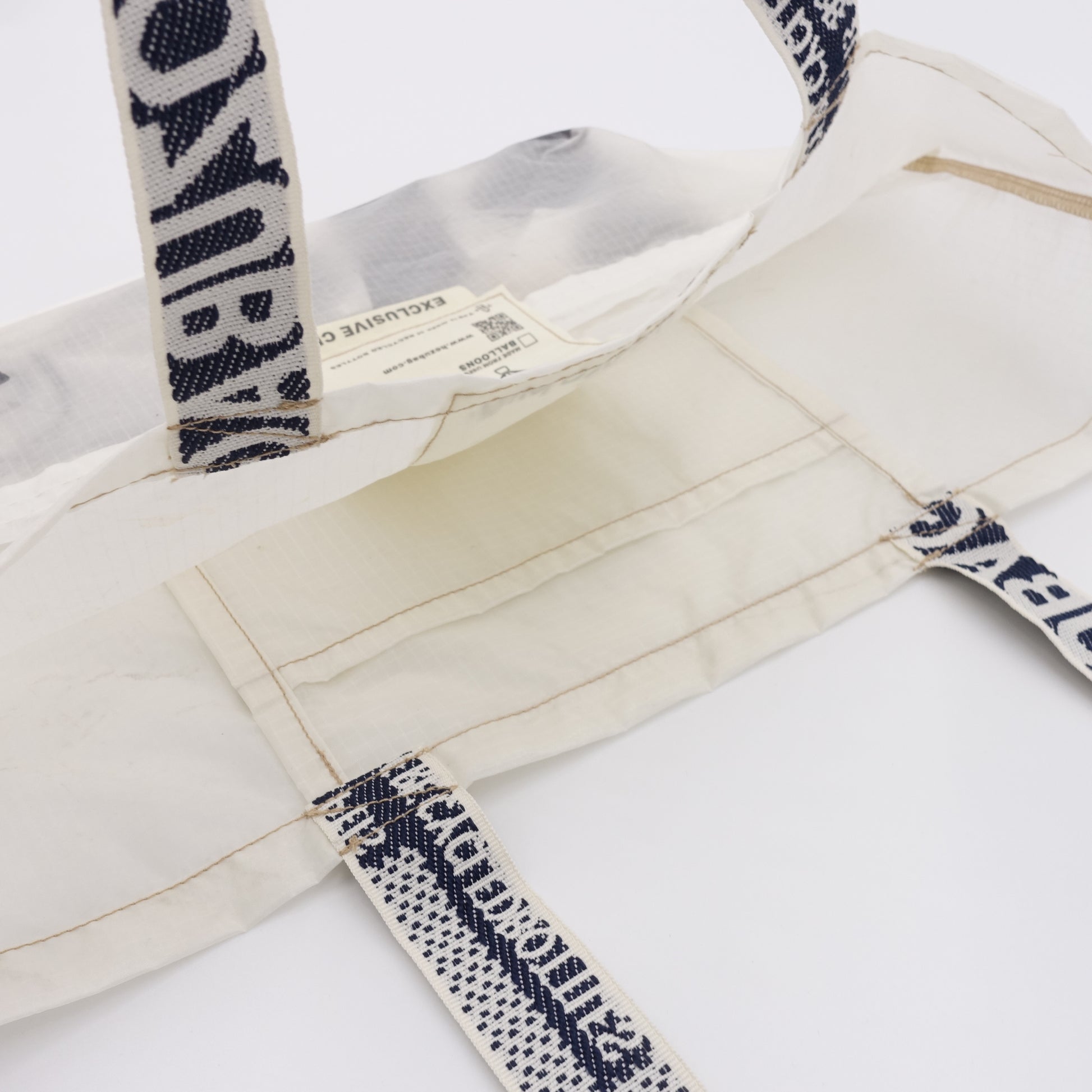 EXCLUSIVE CUT_TOTE M