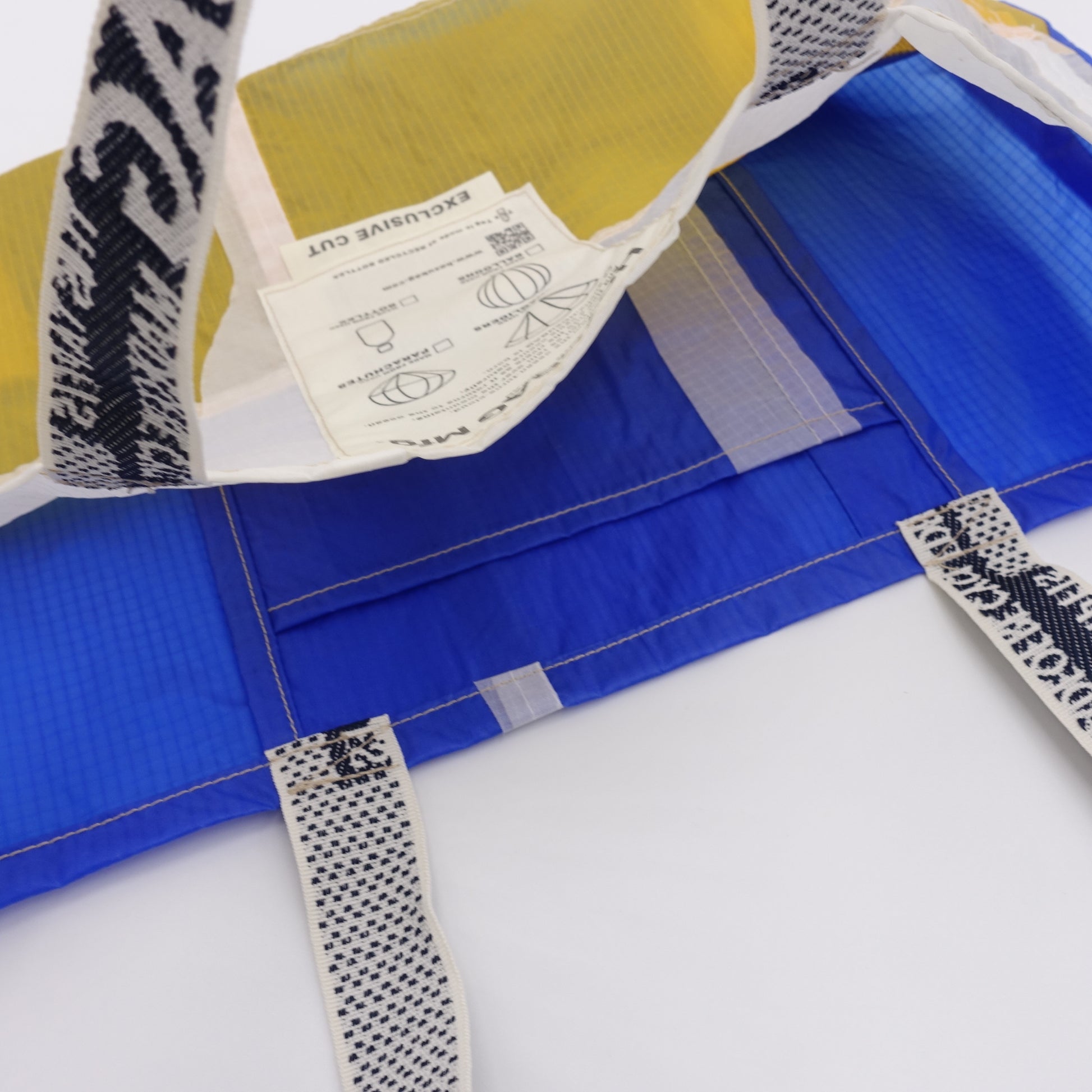 EXCLUSIVE CUT_TOTE M