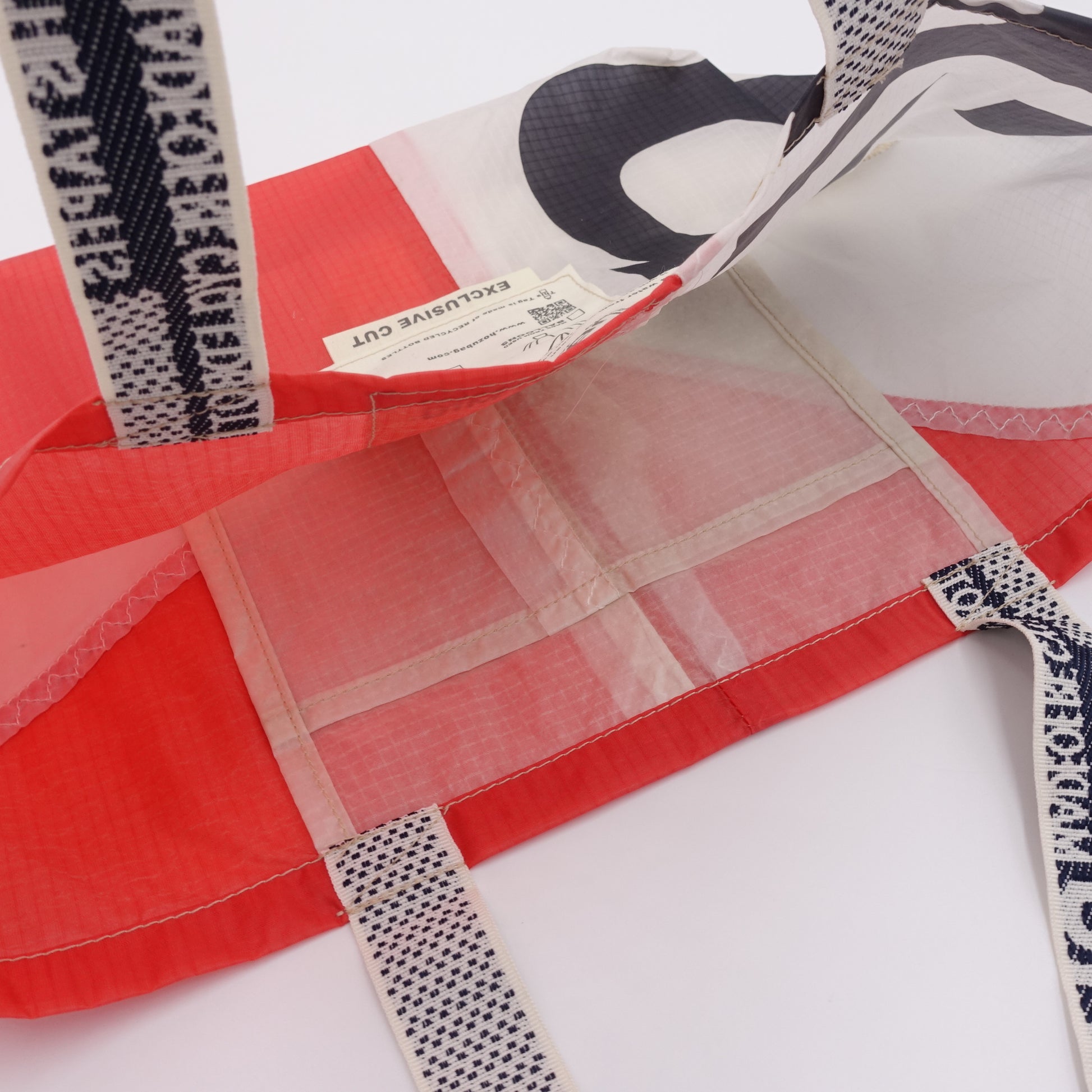 EXCLUSIVE CUT_TOTE M