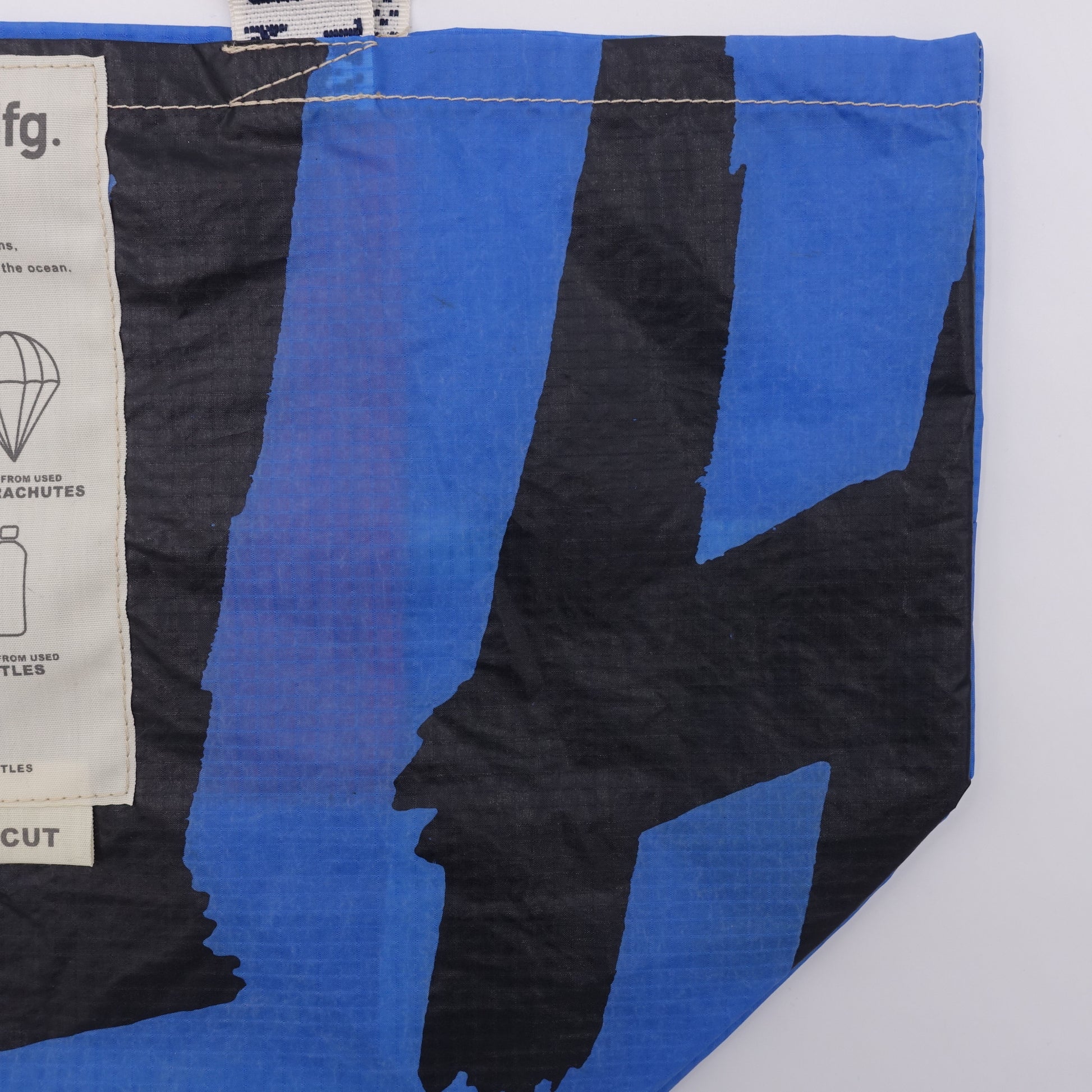 EXCLUSIF CUT_TOTE M