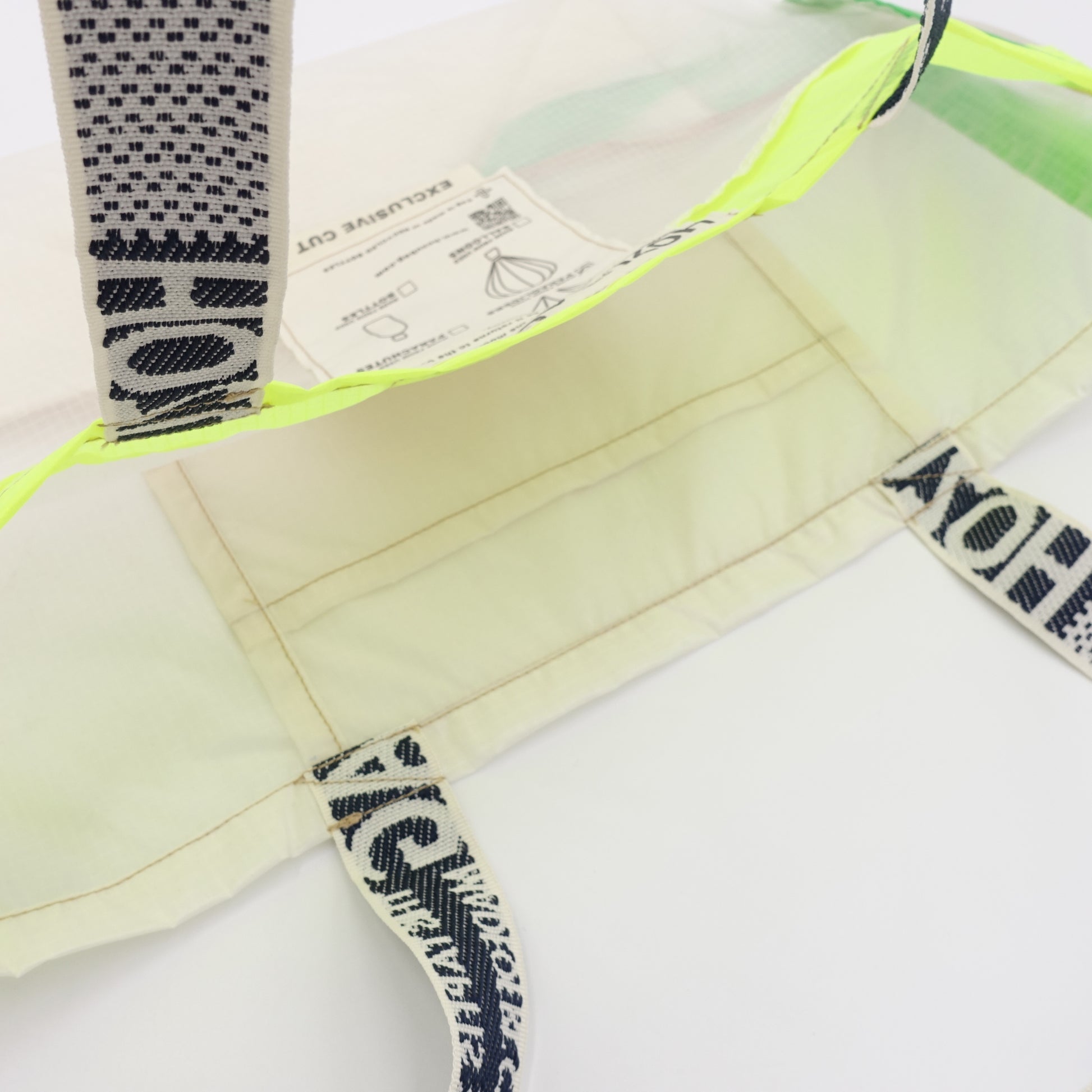 EXCLUSIF CUT_TOTE M